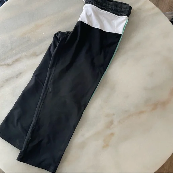 Fabletics women’s leggings size L - Picture 3 of 4